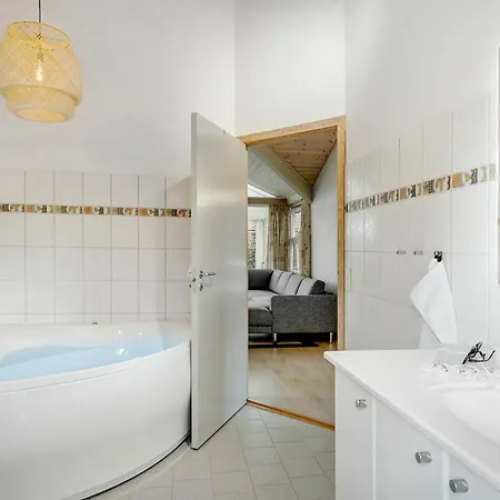 別荘 4 Bedroom Stunning In
