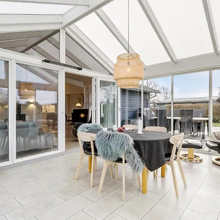 4 Bedroom Stunning In Holiday home