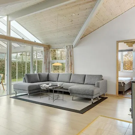 別荘 4 Bedroom Stunning In