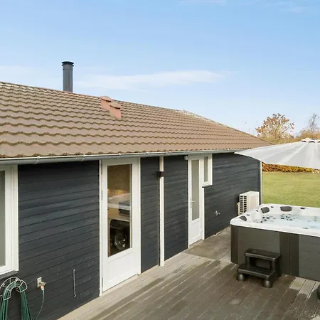 4 Bedroom Stunning In Holiday home *