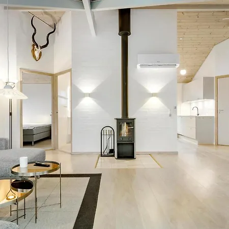 4 Bedroom Stunning In 度假居 Hadsund