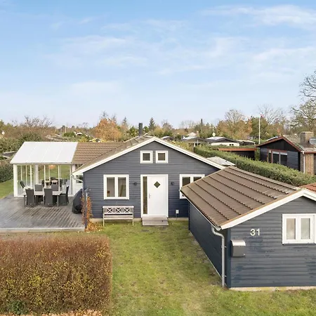 4 Bedroom Stunning In Holiday home