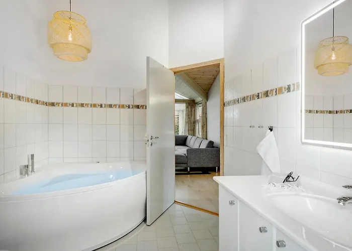 Semesterbostad 4 Bedroom Stunning In