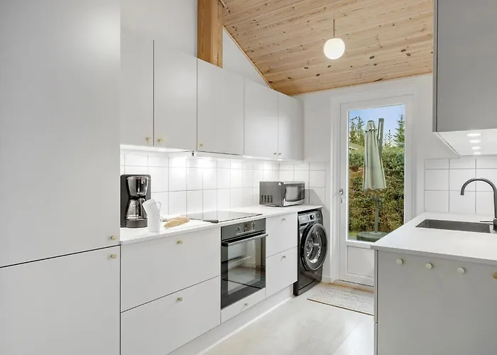 Semesterbostad 4 Bedroom Stunning In *