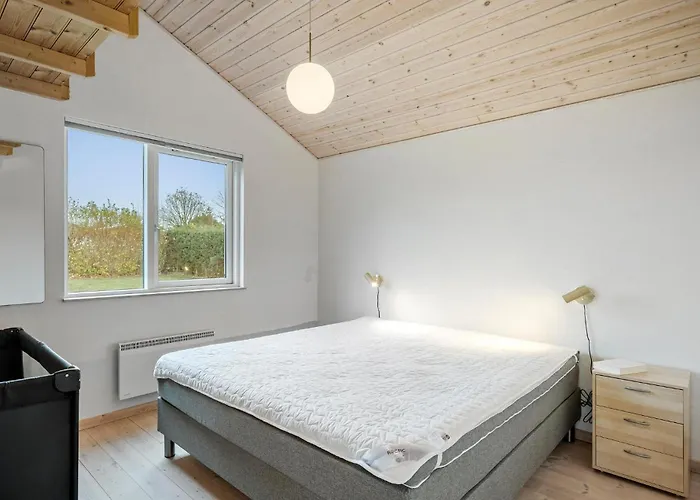 4 Bedroom Stunning In Semesterbostad Hadsund