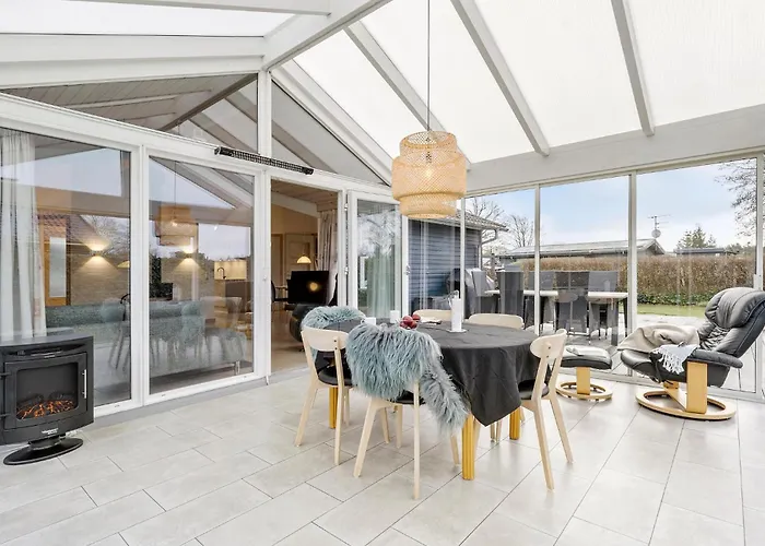 4 Bedroom Stunning In Semesterbostad