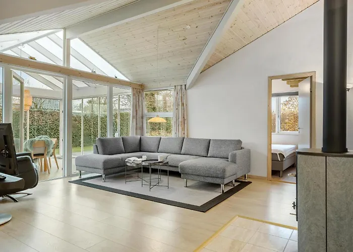 Semesterbostad 4 Bedroom Stunning In