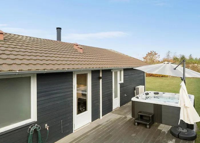 4 Bedroom Stunning In Semesterbostad *