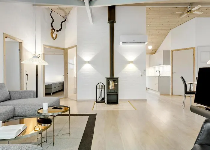 4 Bedroom Stunning In Semesterbostad Hadsund