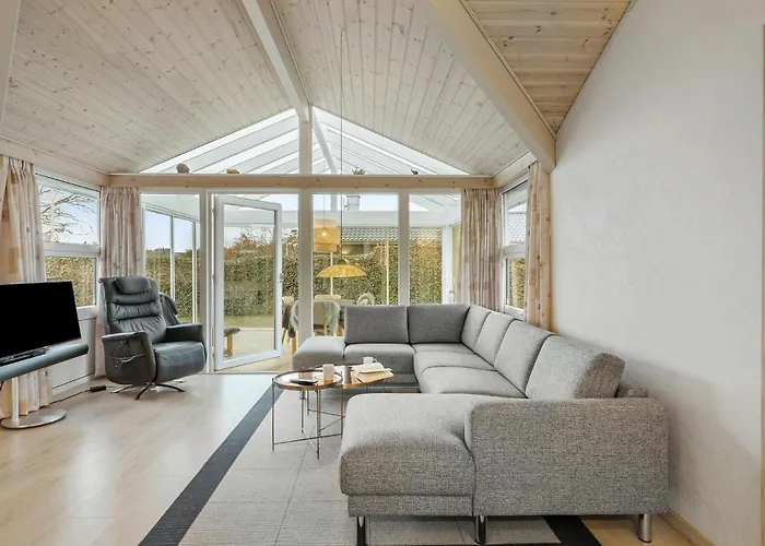 Semesterbostad 4 Bedroom Stunning In *
